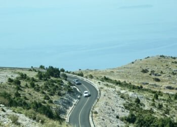 Nga Shëngjini në Vlorë, Shqipëria po tkurret çdo vit