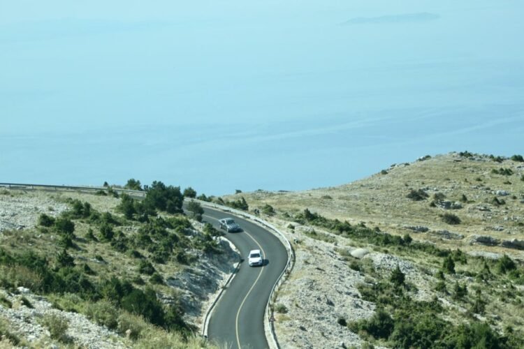 Nga Shëngjini në Vlorë, Shqipëria po tkurret çdo vit