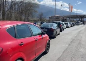 “Konsum rekord” – Kryeministri maqedonas: Fqinjët tanë nga Shqipëria vijnë dhe furnizohen tek ne me naftë, kemi çmime të ulëta