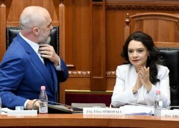 “O me ne, o kundër nesh. Nuk ka rrugë të ndërmjetme”