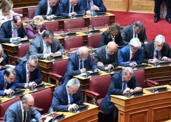 Skandali me fondet e bujqësisë në Greqi, Parlamenti i heq imunitetin 13 deputetëve të Demokracisë së Re