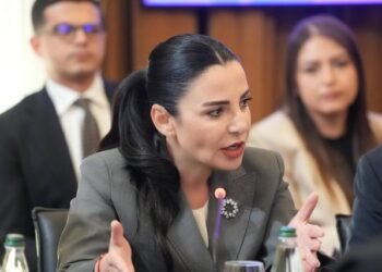 50 “Thikën në plagë” – Balluku flet për fuqizim, pas paralajmërimit të Ramës për përjashtimin e Spiropalit