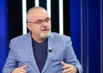 Hoxha: AKSHI, ‘qeveria paralele’ që kontrollonte shtetin, median dhe milionat!