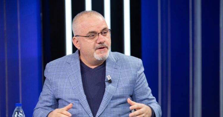 Hoxha: AKSHI, ‘qeveria paralele’ që kontrollonte shtetin, median dhe milionat!
