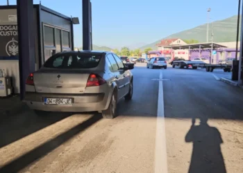 Dyndje pushuesish nga Kosova drejt bregdetit shqiptar
