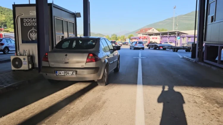 Dyndje pushuesish nga Kosova drejt bregdetit shqiptar