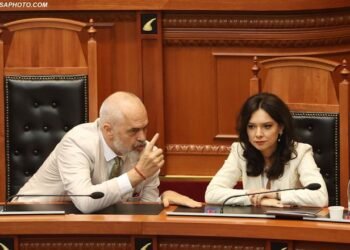 Kritika e Elisa Spiropalit ndaj socialistëve në pushtet: Një pikë kthese në Shqipëri?