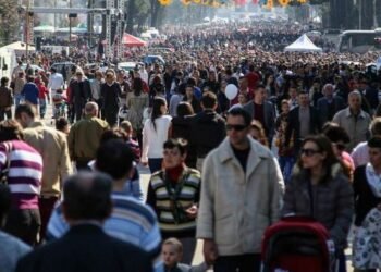 Shqipëria po zbrazet me ritme alarmante, emigrimi “fshin” 29 mijë banorë në vit