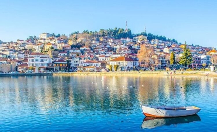 “Parakalon” Komon e Italisë, Liqeni i Ohrit shpallet vendi më i bukur në Europë