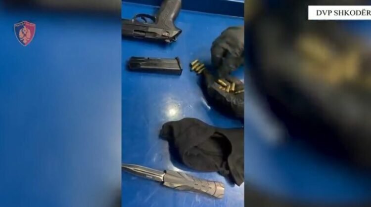 EMRI/ Pistoletë, municion dhe thikë me vete, arrestohet 19-vjeçari në Shkodër