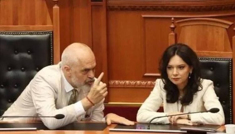 Mesazhi i Ramës funksionoi: Elisa Spiropali harron qeverinë, përqafon Europën dhe rikthehet te servilizmi me fjalor integrimi