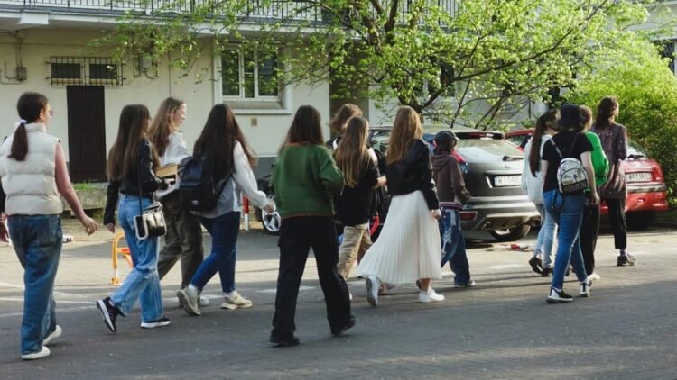 Vajzat shqiptare po ikin drejt qyteteve, periferia mbetet pa “nuse”