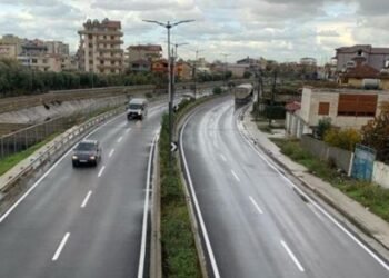 Durrës, gjendet një trup i pajetë pranë kanalit në zonën e Shkozetit