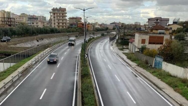 Durrës, gjendet një trup i pajetë pranë kanalit në zonën e Shkozetit