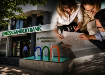 SIGURIMET/ Pa licencë dhe me komisione të kripura për shërbime “fantazëm”, Konkurrenca kap “mat” bankën Intesa Sanpaolo pas hetimit të thelluar