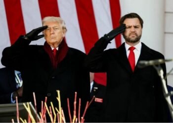 Letra “sekrete” e Trump për JD Vance bëhet virale: Nëse vdes…