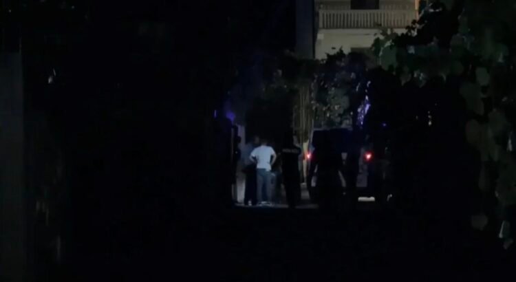 Të shtëna me armë zjarri në Shkodër, policia rrethon zonën