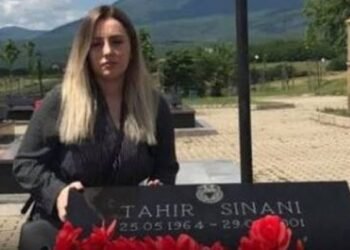 Vajza e dëshmorit Tahir Sinani reagon ashpër ndaj Taulant Ballës: E vrau për së dyti babanë tim! Gjaku i tij do ua thyejë qafën