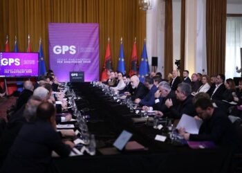 Foto/ Plas sherri brenda PS-së: Udhëzimet për propagandë u bënë lajm! (Dalin SMS-të e deputetëve)