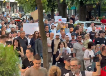 Jo vetëm në Tiranë, protesta edhe në Durrës, Vlorë, Korçë dhe Elbasan
