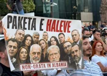 Anketa në Ballkan: Të rinjtë e Kosovës dhe Shqipërisë më të gatshëm të protestojnë kundër autokracisë
