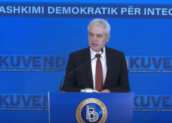 Protestat në Tiranë, Ali Ahmeti hedh aludime për Athinën dhe Beogradin: I njëjti që bën fushatën e protestave në Serbi, bën edhe…