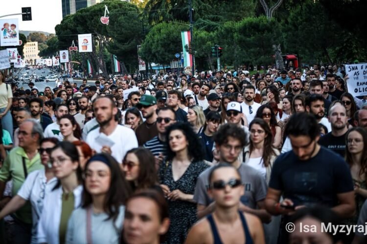“Rama në burg, Berisha në burg”, protesta për Nartën kthehet në revoltë kundër klasës politike