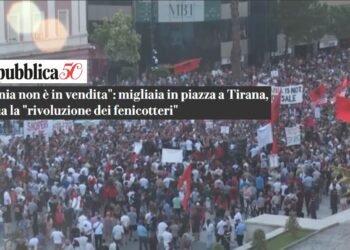 “La Repubblica”: Në Tiranë mijëra në rrugë për “Revolucionin e Flamingove”