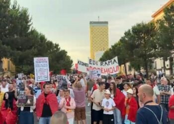 Protesta publikon platformën me pesë kërkesa: nga dorëheqja e Ramës te ndryshimet kushtetuese