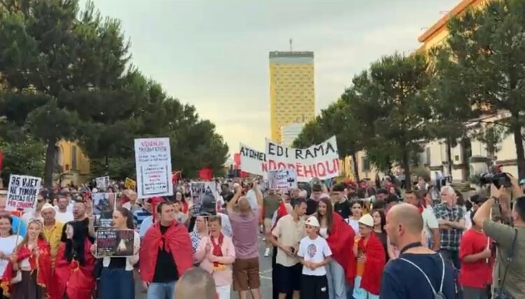 Protesta publikon platformën me pesë kërkesa: nga dorëheqja e Ramës te ndryshimet kushtetuese