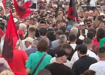 Protestuesit kërkojnë nga SPAK të hetojë pasuritë e Ramës