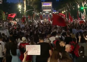 Dy orë protestë, ndizet bulevardi: Pa ikur Rama nuk largohemi!
