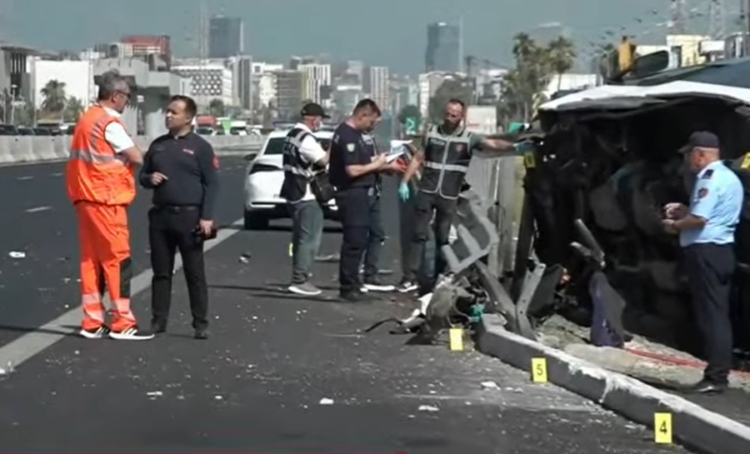 Shoferi pësoi arrest kardiak? Detaje nga aksidenti me një viktimë në autostradën Tiranë-Durrës, barriera çau tejpërtej autobusin