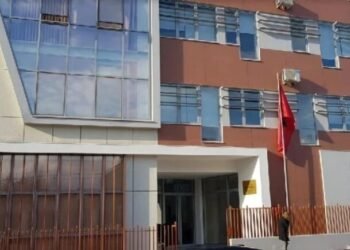 Akuzohen se i morën pasurinë një biznesmeni, lihen në burg tre ish-funksionarë në Elbasan
