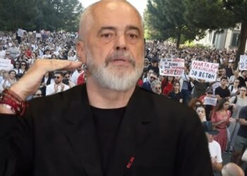 Protestuesit kërkojnë dorëheqjen e tij, Rama u përgjigjet me mallkime dhe batuta për algoritme