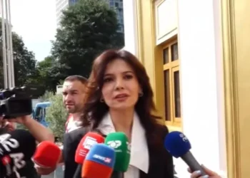 Tensionet para Parlamentit, Spiropali GODET Ramën: Nuk duhet të merremi me protestuesit, por me veten