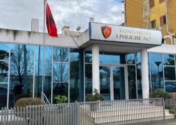 EMRI/ Ekzekutohet në derën e banesës 50 vjeçari nga Vora!