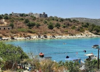 Ishte duke peshkuar, humb jetën 65-vjeçari në Porto Palermo, dinamiti i shpërthen në dorë