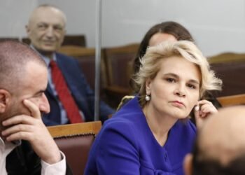 Nis gjyqi në themel për ish-çiftin/ Ilir Meta dhe Monika Kryemadhi të pranishëm në seancë