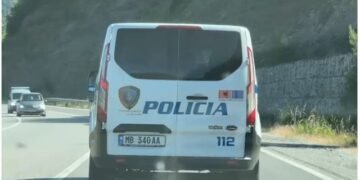 Shpërthim me tritol në një makinë në Fushë-Krujë, autori ikën në këmbë!