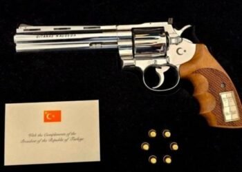 Revolveri i dhuruar nga Erdogan do të vendoset në muzeun e Kryeministrisë