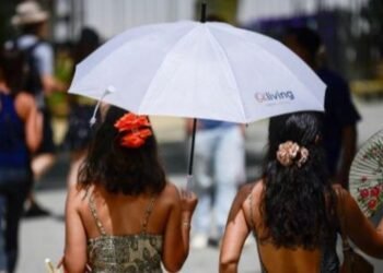 Vapa përvëluese godet Europën, alarm i kuq në disa qytete