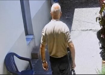 FOTO/ Krimi në Shkodër, momenti kur 62-vjeçari del me armë gjahu për të qëlluar gruan