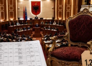 Peleshi hap thesin te Kuvendi: Karrige  1200 euro copa, për të ulur Zegjinenë dhe shokët e saj