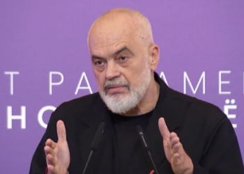 Rama reagon për herë të parë ndaj protestave kundër shkrirjes së 15 bashkive: Djegia e teserave të PS-së, akt i turpshëm