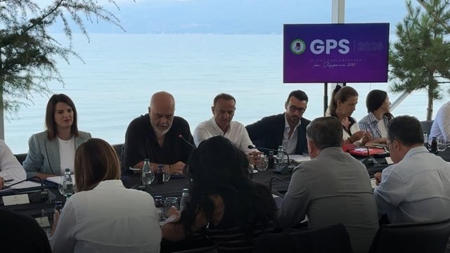 Mbledhja me “dyer të mbyllura” në Pogradec, çfarë kërkoi Rama?