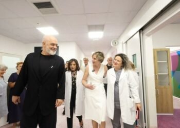 Qeveria kalon të gjithë tenderat e shëndetësisë në dorën e privatit!