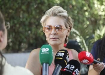 Kryemadhi ironizon deklaratën e Berishës për “mini-maternitetin e SPAK-ut”: Ju garantoj, me barrë nuk ngel