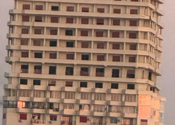Zjarri në pallatin shumëkatësh në Golem, 6 persona përfundojnë në spital