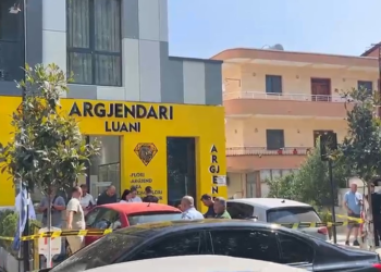 Njëri prej tyre shkoi si klient, pastaj si grabitës: Çfarë dihet për vjedhjen e argjendarisë në Kamëz